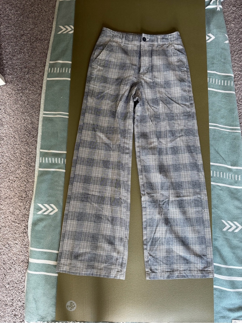 American Eagle Outfitters Gray Plaid Chinos - Classic Check
